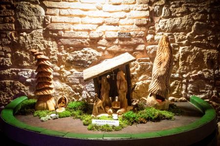 visit_trojica_trilogiija_jaslice_sufit_2023_12_23_MAVA3138_pigac_si