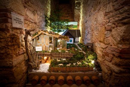 visit_trojica_trilogiija_jaslice_sufit_2023_12_23_MAVA3204_pigac_si