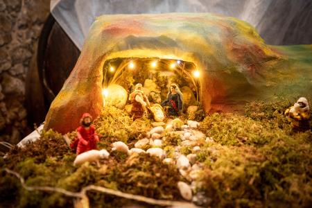 visit_trojica_trilogiija_jaslice_sufit_2023_12_23_MAVA3199_pigac_si