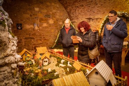 visit_trojica_trilogiija_jaslice_sufit_2023_12_23_MAVA3282_pigac_si