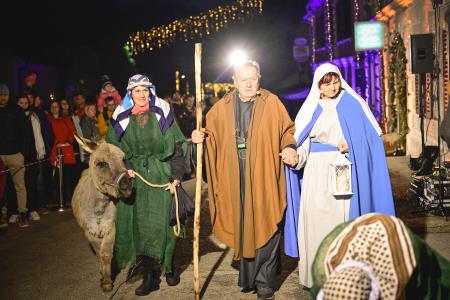 visit_trojica_zive_jaslice_2023_12_26_MAR5626_pigac_si