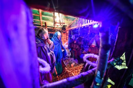 trojica_zive_jaslice_2021_12_26_MP7_7757_pigac_si