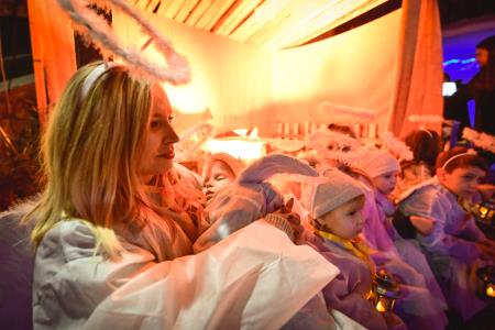 visit_trojica_zive_jaslice_2023_12_26_MAR5246_pigac_si